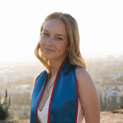 Daria Young grad portrait on the bluff